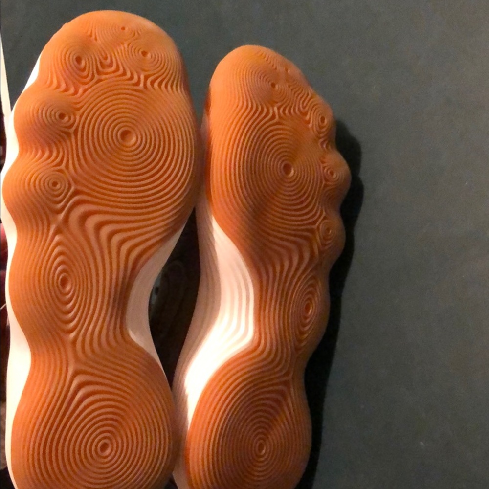 (Sold) Nike Hyperdunk 2017 Low Olive Gum - Picture 4 of 7